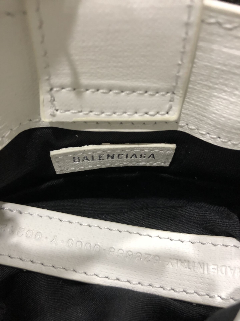 Ba1en*iaga shopping bags